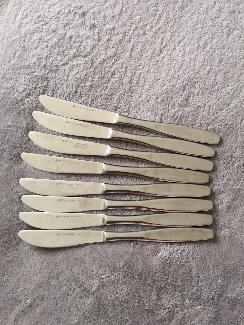 Maxwell Williams 18/0 Stainless Set of Eight Knives New w/out Tags 9" in Length